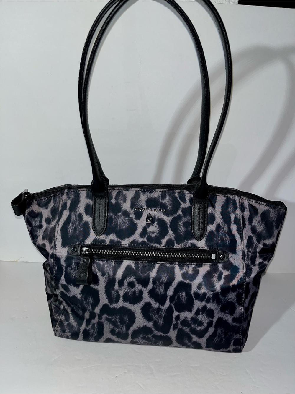 😍 Michael Kors Black and Gray Leopard-Print Tote with Front and Inner Pockets